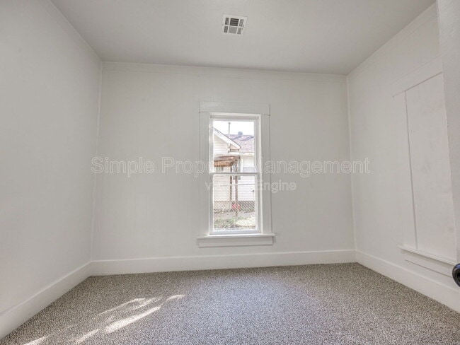 Building Photo - 811 W Wade St