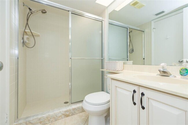 Building Photo - 6080 Bahia Del Mar Cir N