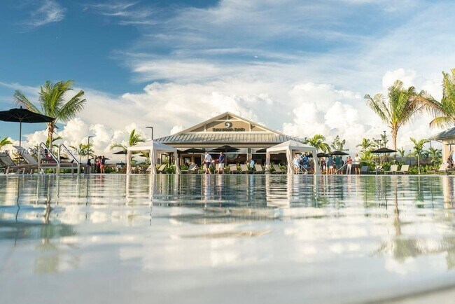 Building Photo - 15323 Lucerna St