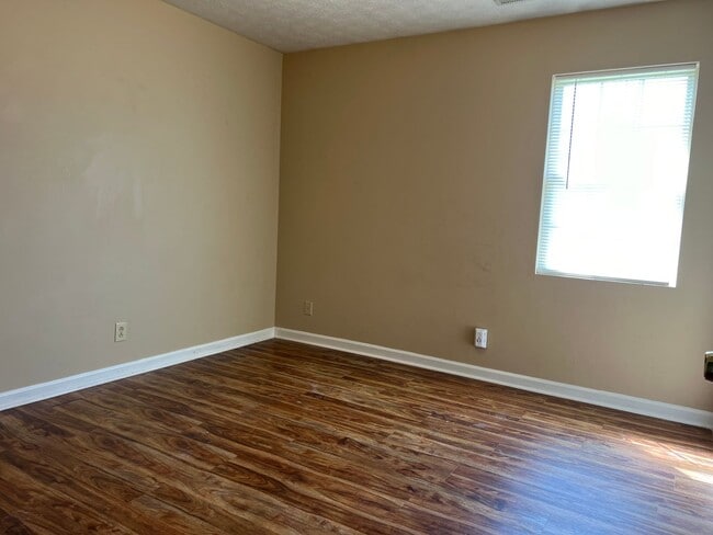 Building Photo - Lynn