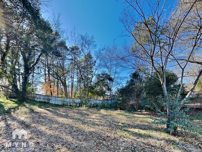 Building Photo - 303 Alda Dr