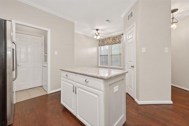 Building Photo - 2330 Everest Way