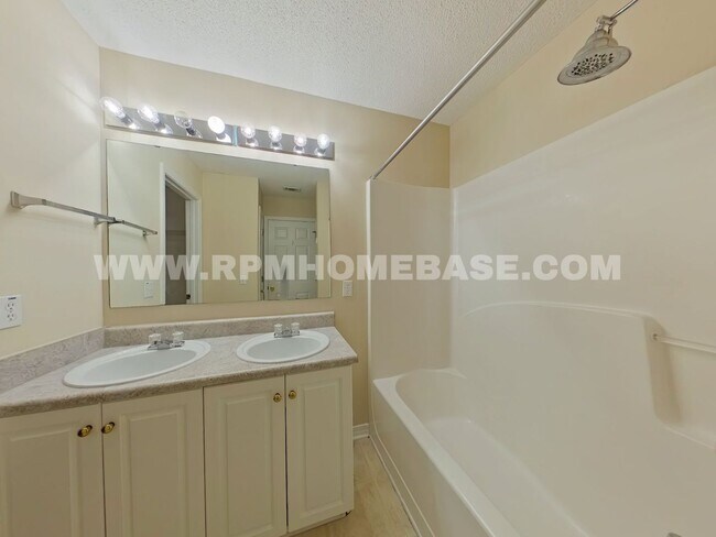 Building Photo - Charming & Well-Located 3-Bedroom Home in Crestview