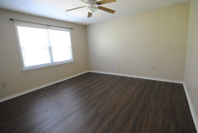 Building Photo - 78 Cadogan Way