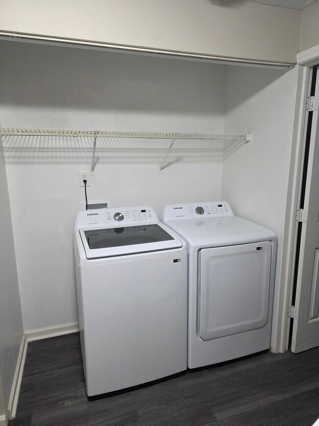 Building Photo - 8512 Hague Rd