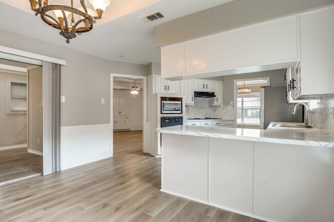 Building Photo - Gorgeous Hidden Treasure in Garland