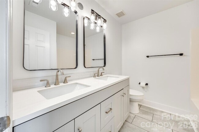 Building Photo - 3725 Planters Watch Dr