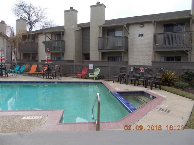 Building Photo - 1900 Bay Area Blvd