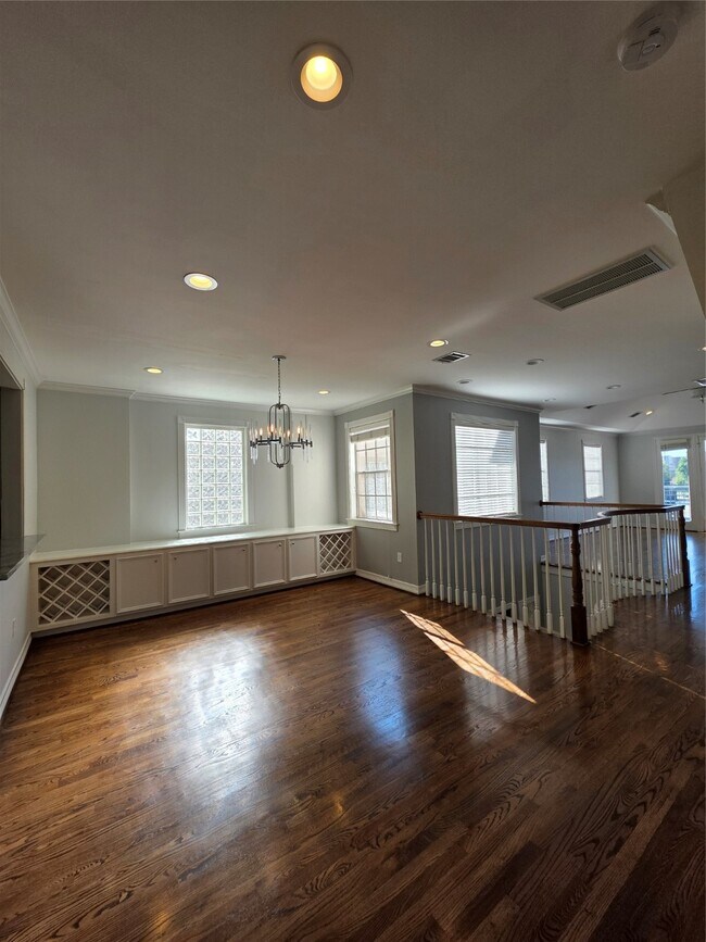 Building Photo - 1714 Roy St