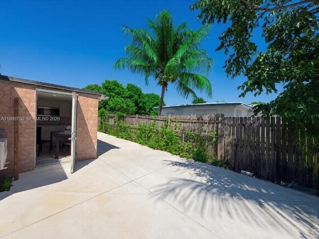 Building Photo - 15841 NW 18th Pl