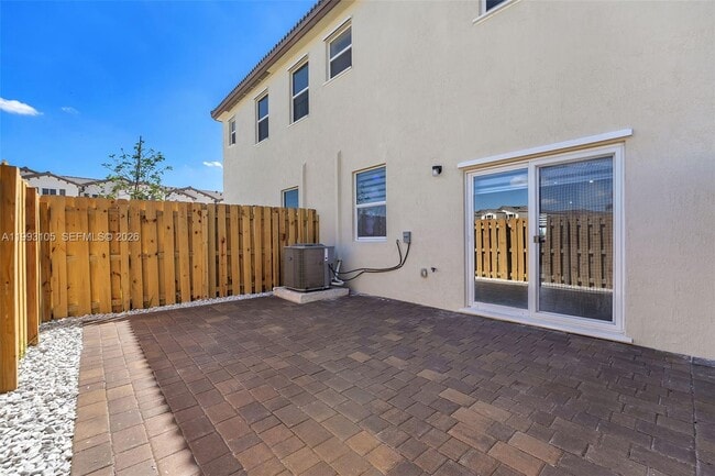 Building Photo - 2425 SE 28th Dr