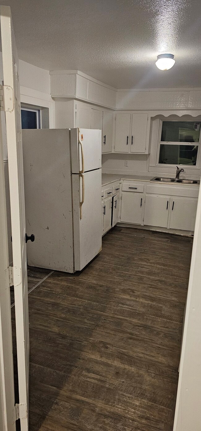 Building Photo - 1366 Ave A