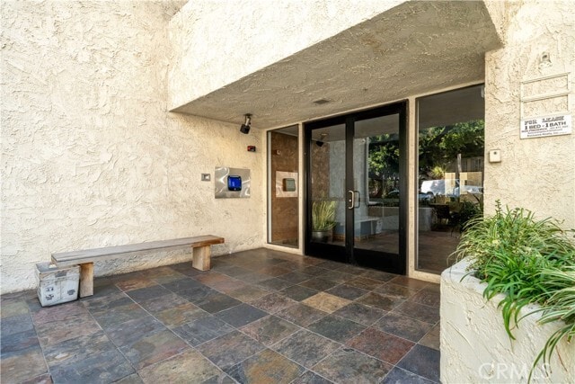 Building Photo - 8400 De Longpre Ave