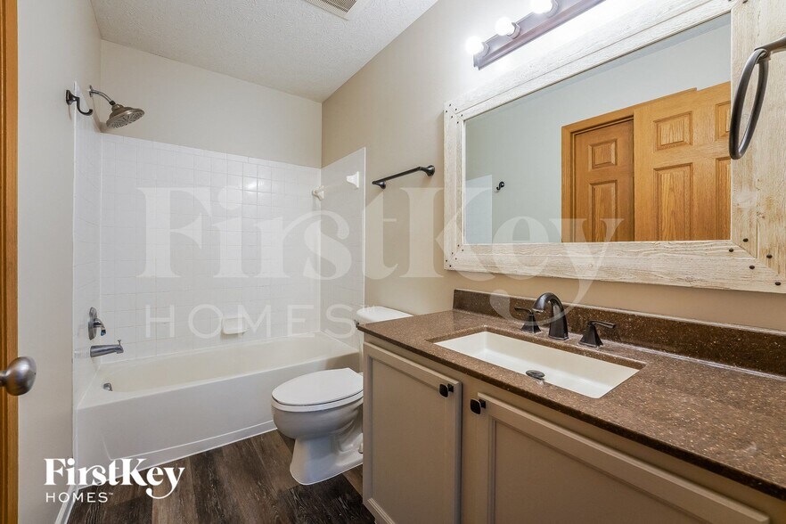 Building Photo - 426 Flat River St