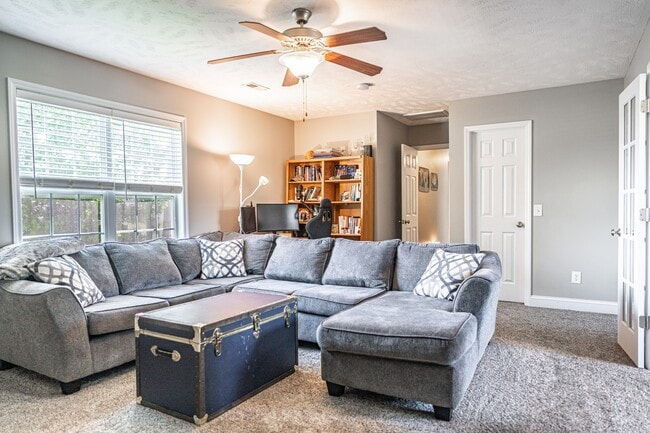 Building Photo - 191 Trenton Pl