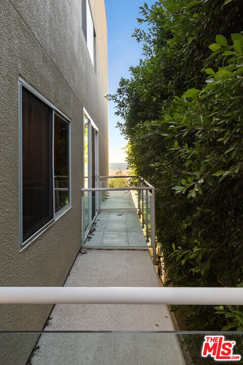 Building Photo - 723 Palisades Beach Rd