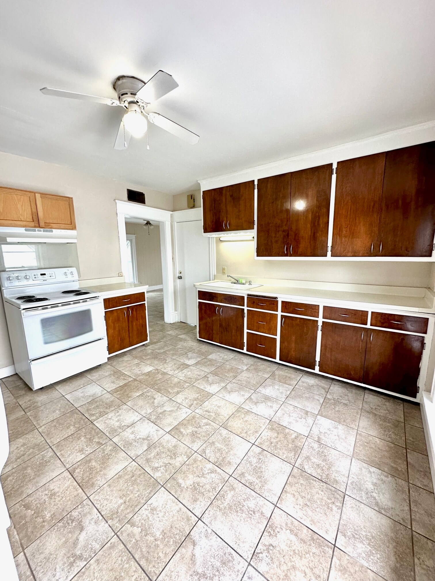 kitchen - 1521 Boyd Ave
