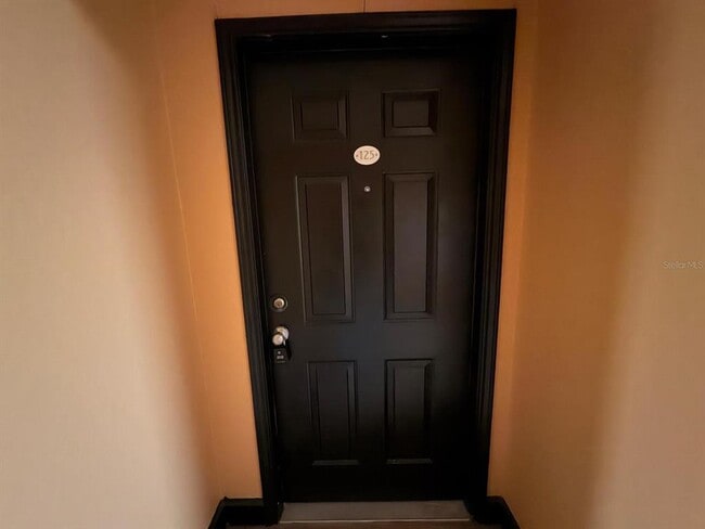 Building Photo - 911 N Orange Ave