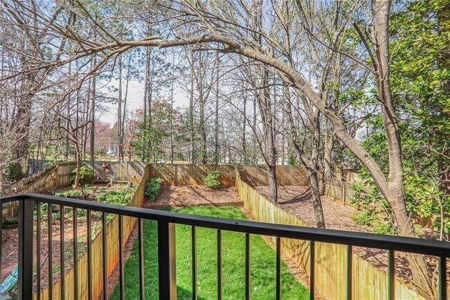 Building Photo - 1210 Cleburne Ave NE