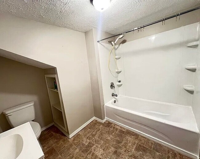 Building Photo - Welcome to our charming 1 bedroom