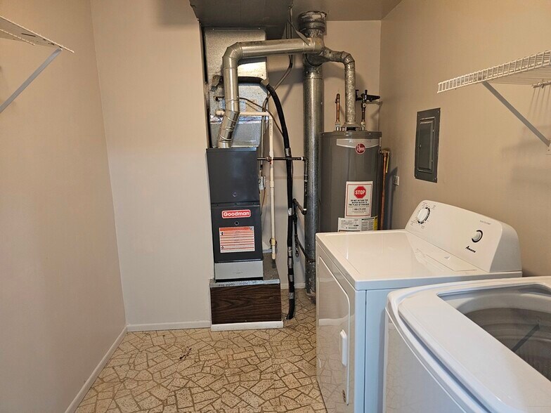 Building Photo - 573 Greystone Ln