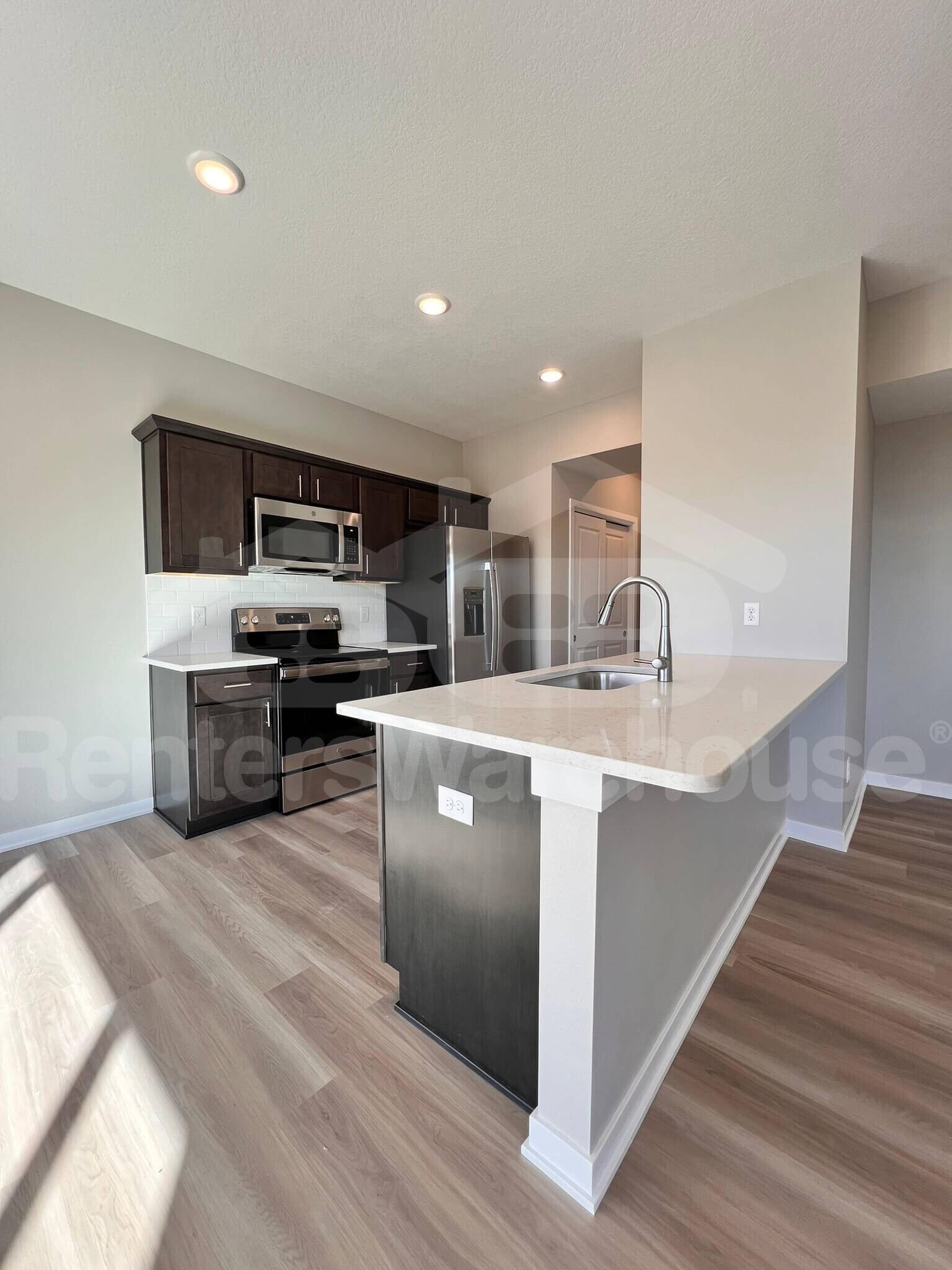 Building Photo - 7000 Lake Hill Dr