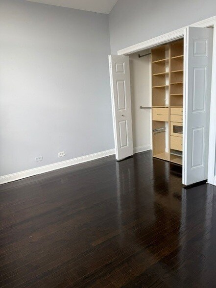 Building Photo - 2014 N Narragansett Ave