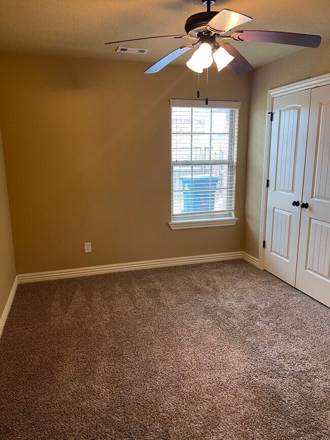 Building Photo - 405 Cherry St