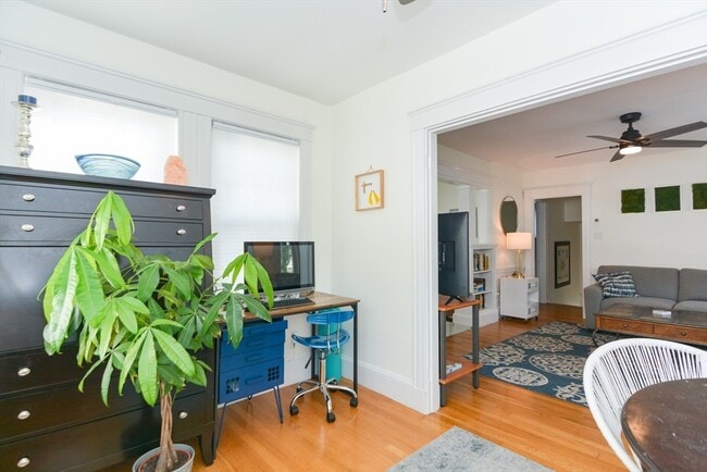 Building Photo - 48 Farquhar St