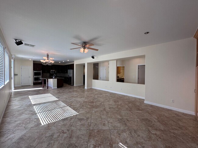 Building Photo - Summerlin Beauty