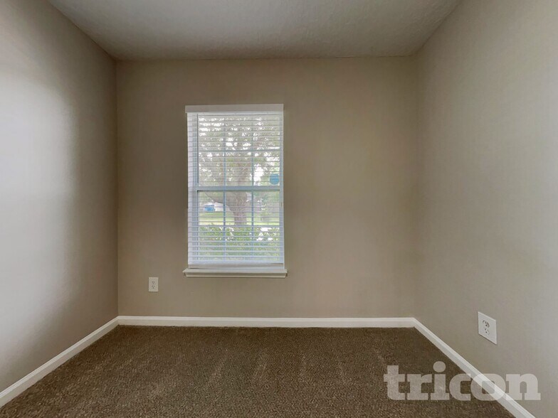 Building Photo - 13730 Fish Eagle Dr W
