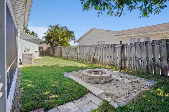 Building Photo - 9032 SE Sandridge Ave