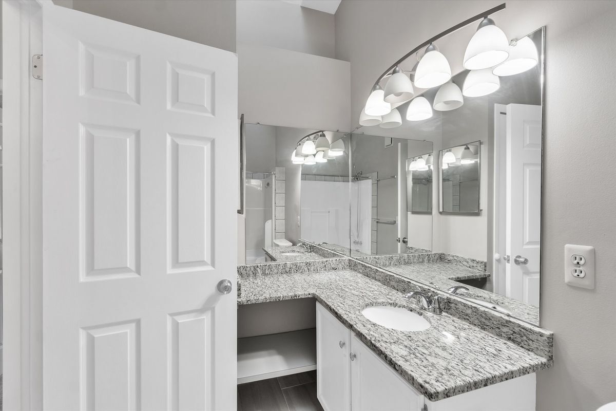 Building Photo - 22224 Edgewater