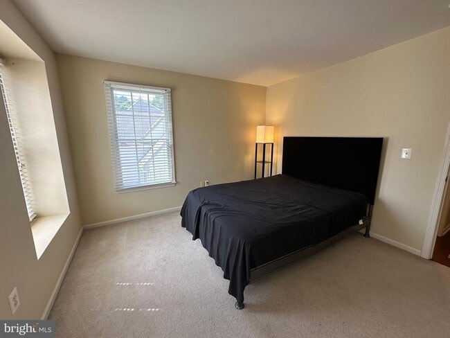 Building Photo - 28405 Pinehurst Cir