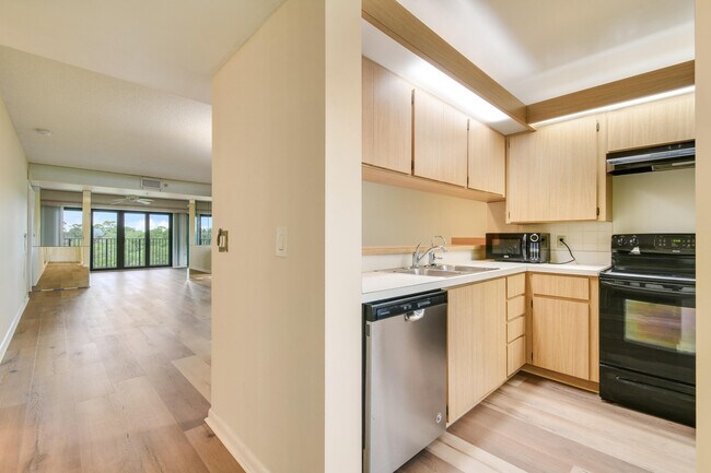 Building Photo - 1701 Marina Isle Way