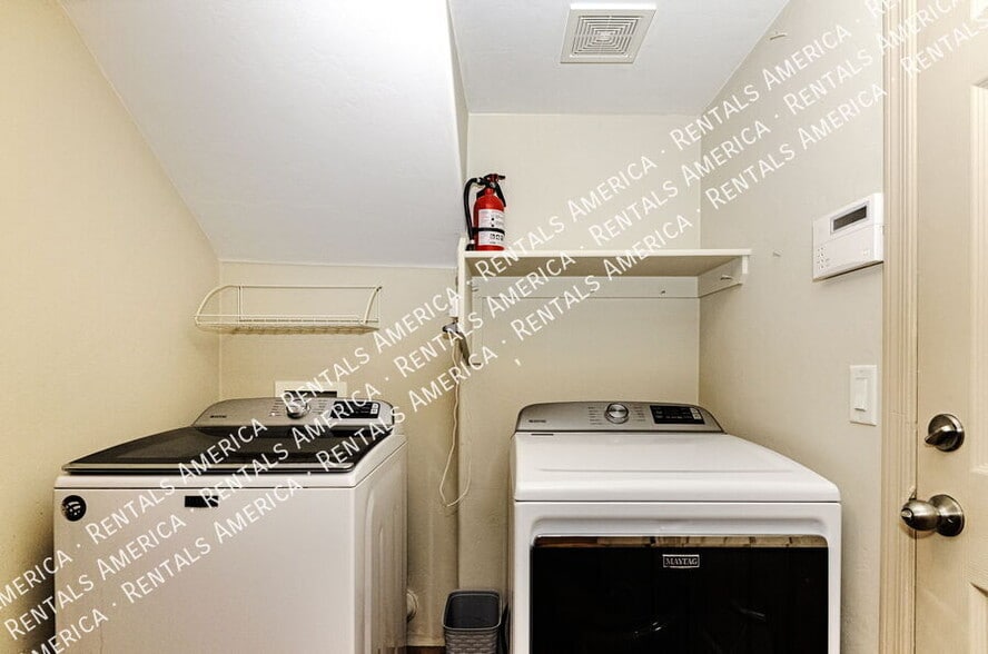 Building Photo - 2974 N Cardell Cir