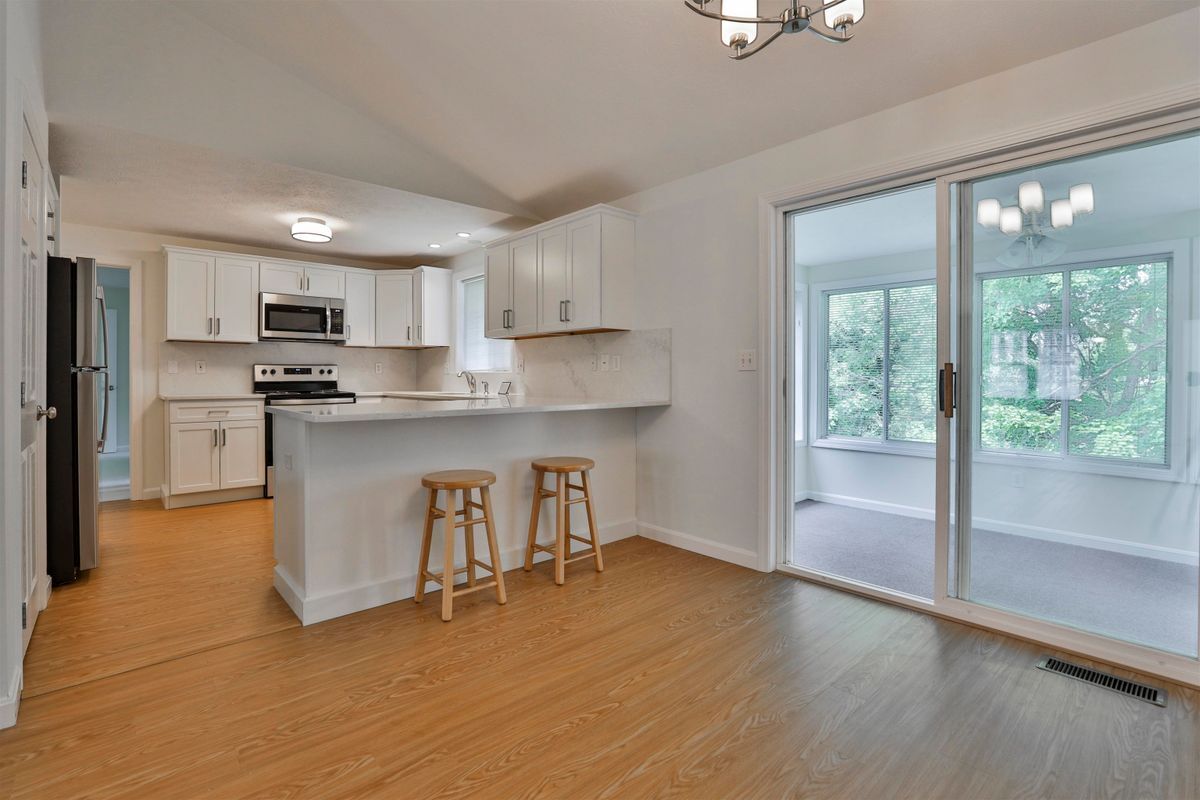Building Photo - 4 Myopia Ln