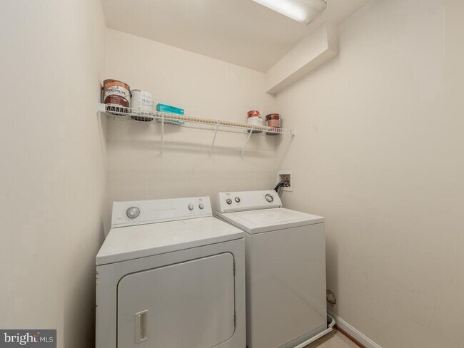 Building Photo - 108 Clearwater Ct