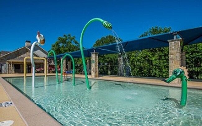 Building Photo - Open Floorplan and Amazing Resort Style Community!