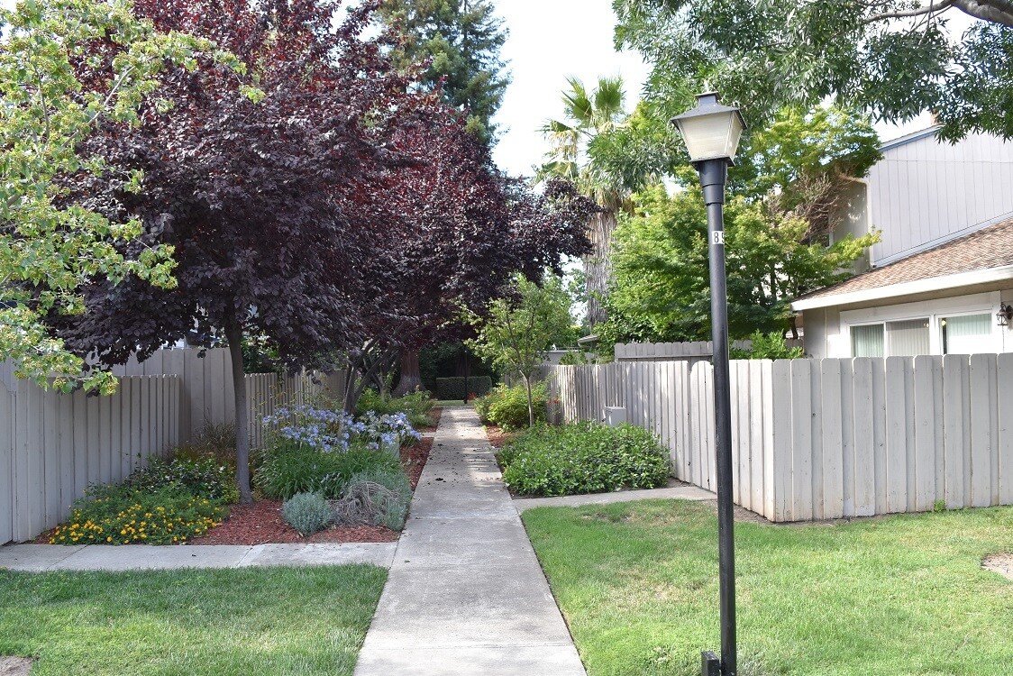 Building Photo - 497 Daisydell Court