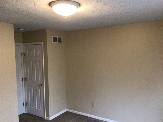 Building Photo - 2930 Holly Hill Dr