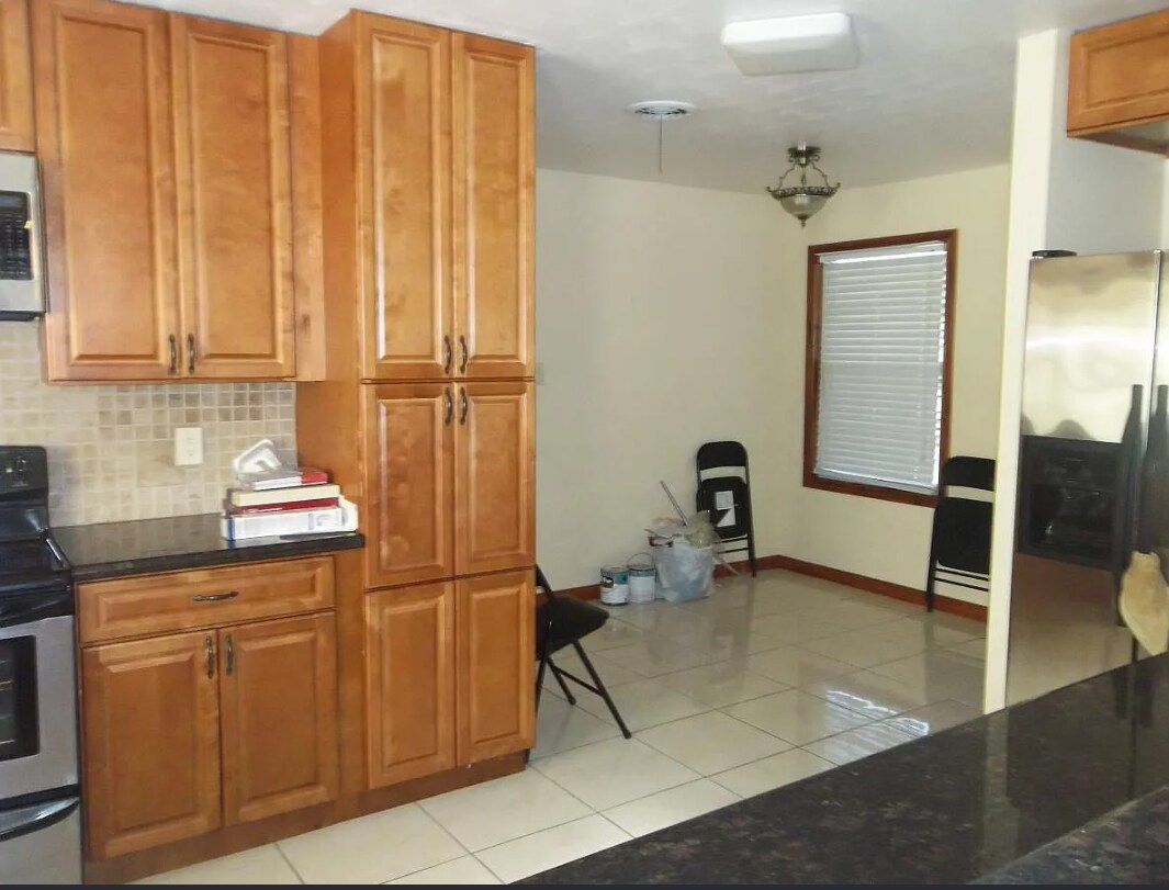 Building Photo - 6609 Golf Crest Dr