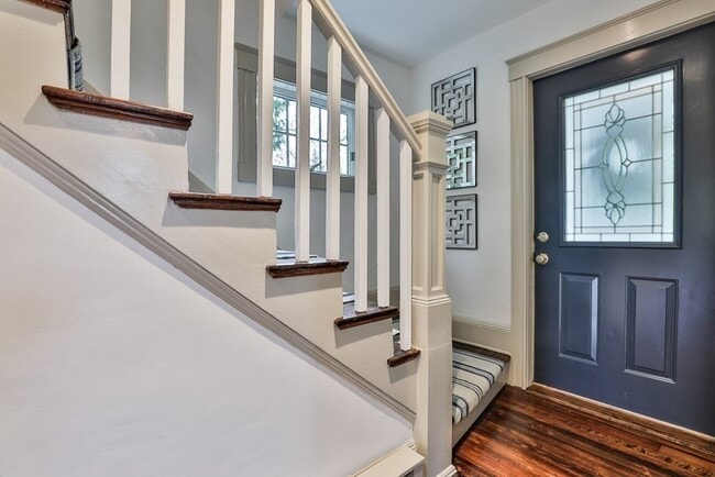 Building Photo - 107 Greenwood St