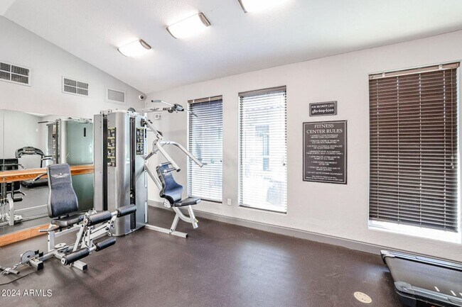 Building Photo - Resort-Style Aventura Condo