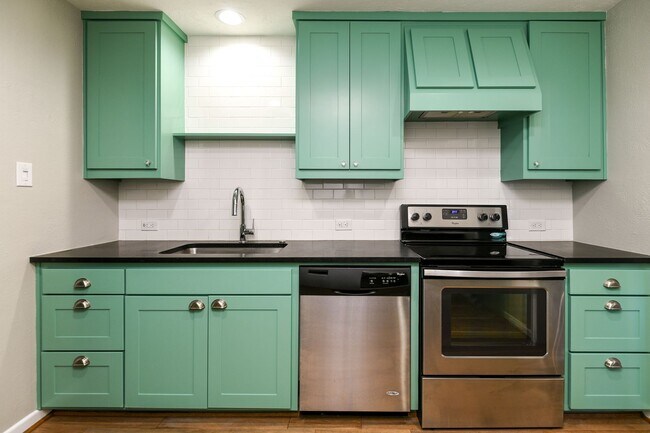 Building Photo - 4406-4410 Granbury TriPlex