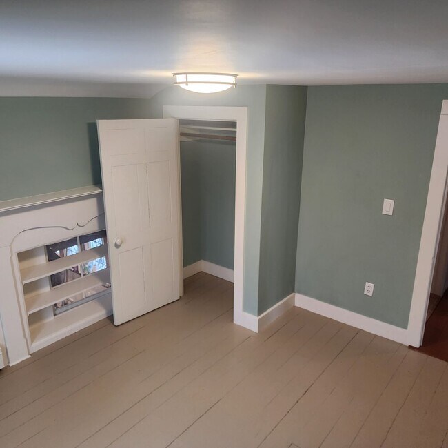 Building Photo - 4BR/1BA Home In East Haddam