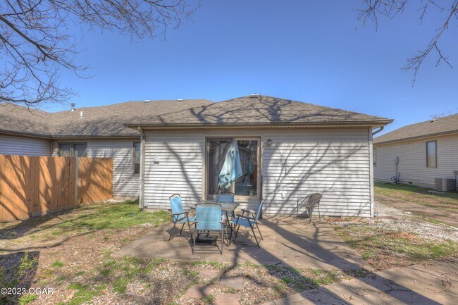 Building Photo - 119 W Briarbrook Ln