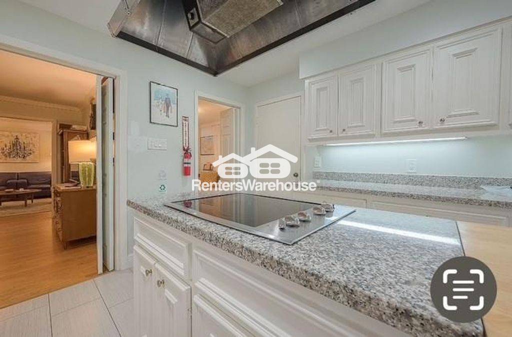 Building Photo - 5203 Chesapeake Way