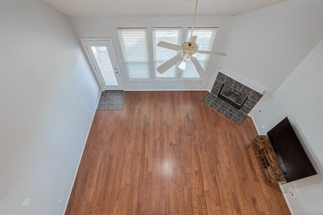 Building Photo - 2202 Highland Crossing Dr