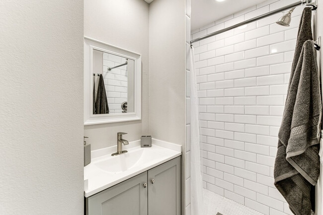 Building Photo - 2473 Yorkshire Dr